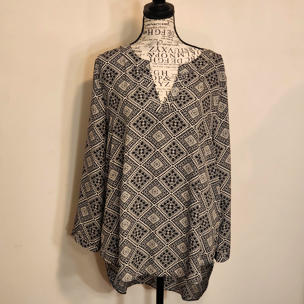 Cato Monochrome Geometric Top